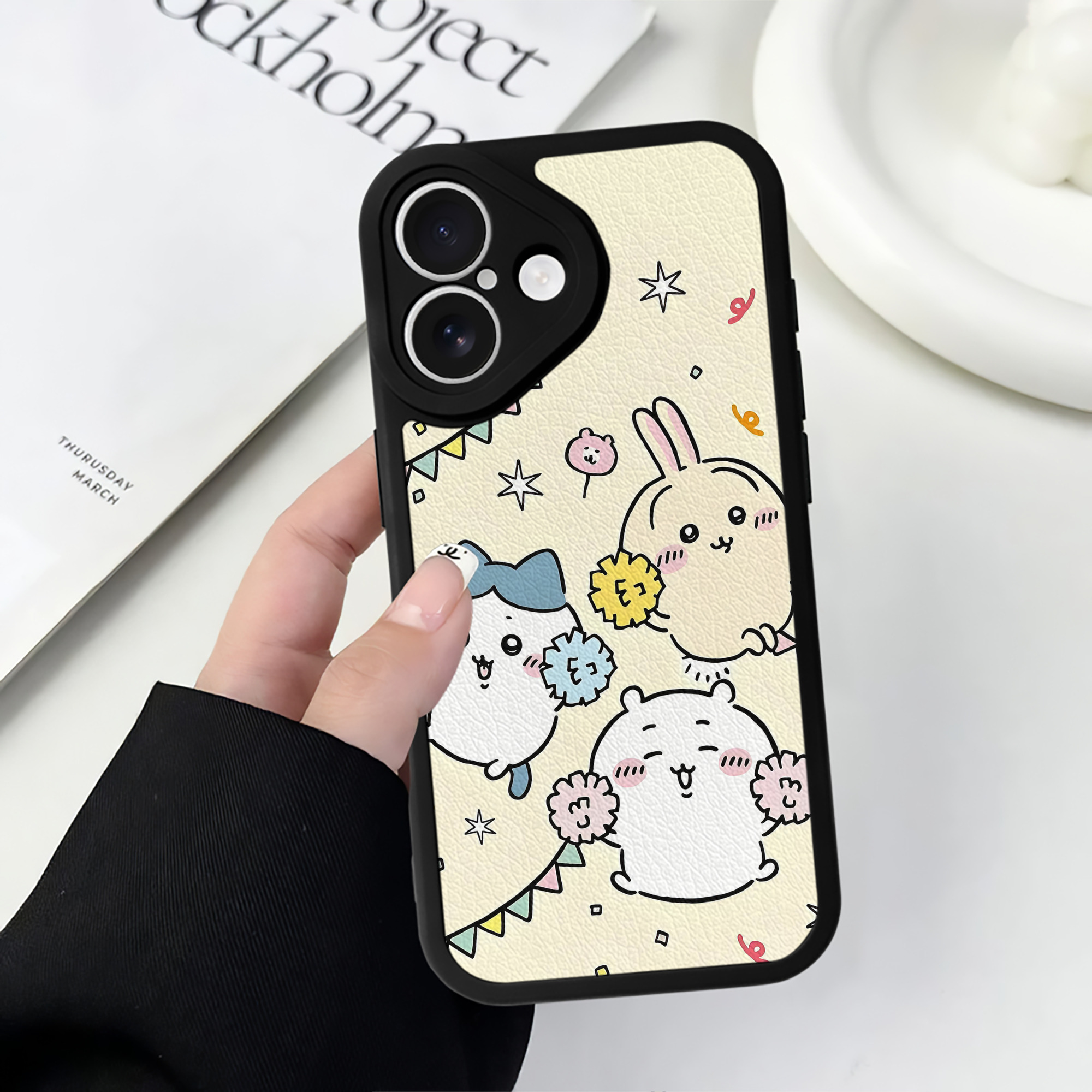 （画像用） ちいかわ Chii-kawa 【iPhone 16シリーズ対応】シリコンスマホケース（レザー調） 材質：シリコン